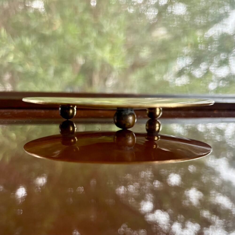 Vintage Brass Trivet or Potholder with Ball Feet – Made in India - Picture 2 of 7